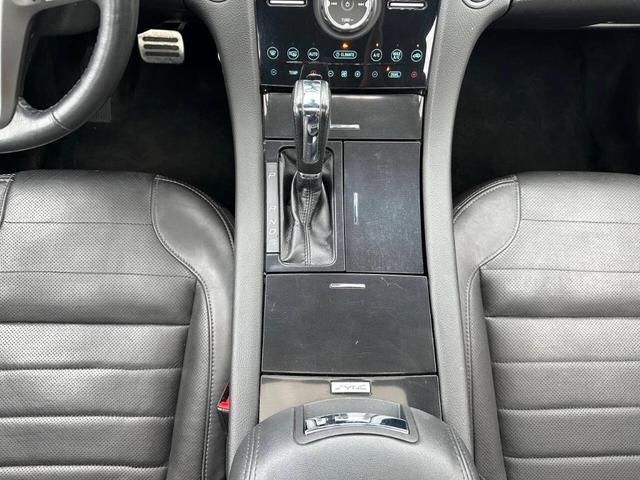 Photo of 2017 White Ford Taurus