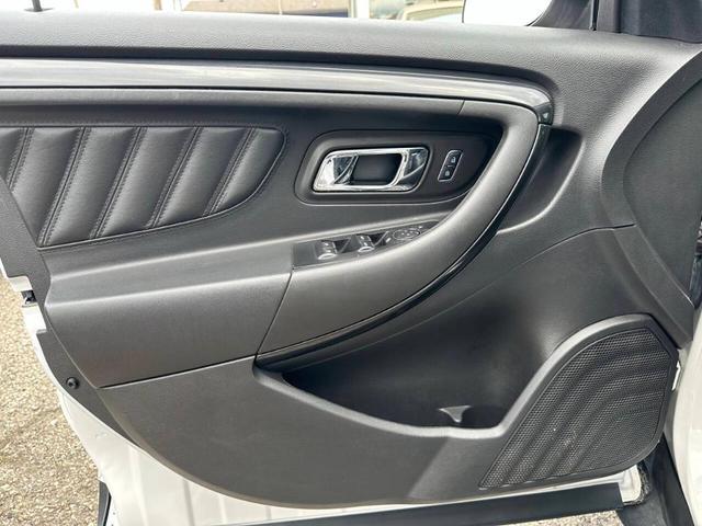 Photo of 2017 White Ford Taurus