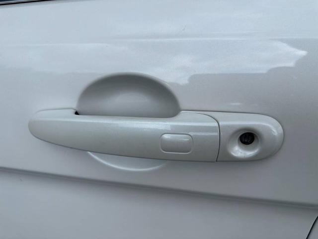Photo of 2017 White Ford Taurus