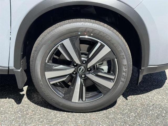 Photo of 2025 Boulder Gray Metallic Nissan Rogue