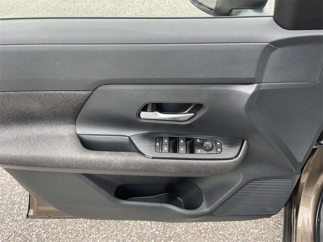 Photo of 2025 Canyon Bronze M Nissan Kicks