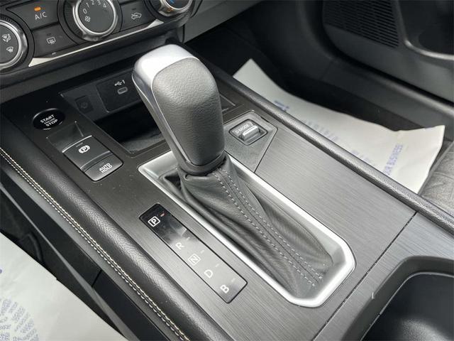 Photo of 2025 Canyon Bronze M Nissan Kicks