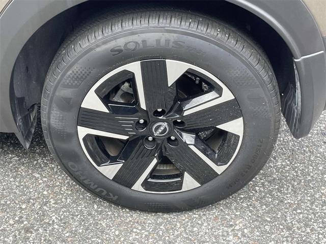 Photo of 2025 Canyon Bronze M Nissan Kicks