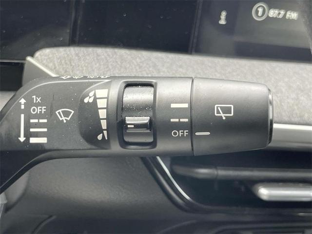 Photo of 2025 Canyon Bronze M Nissan Kicks