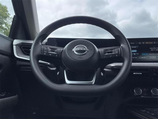 Photo of 2025 Canyon Bronze M Nissan Kicks