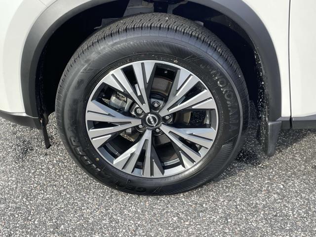Photo of 2023 White Nissan Rogue