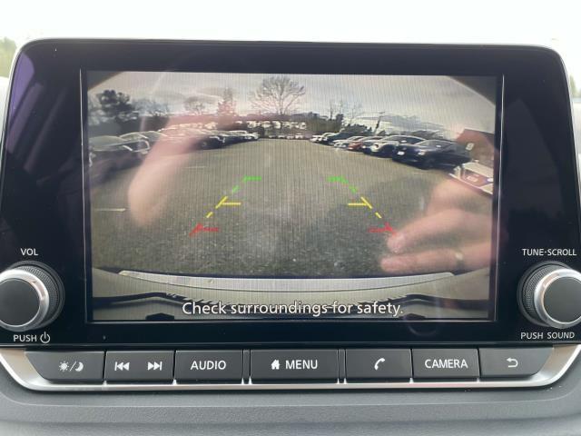 Photo of 2023 White Nissan Rogue