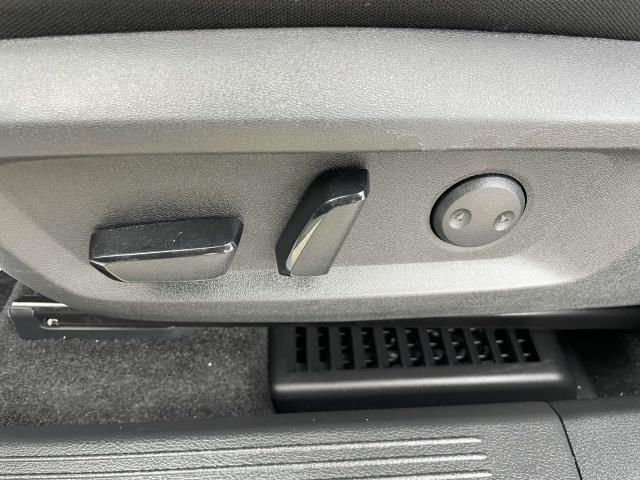 Photo of 2023 White Nissan Rogue