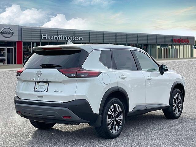 Photo of 2023 White Nissan Rogue