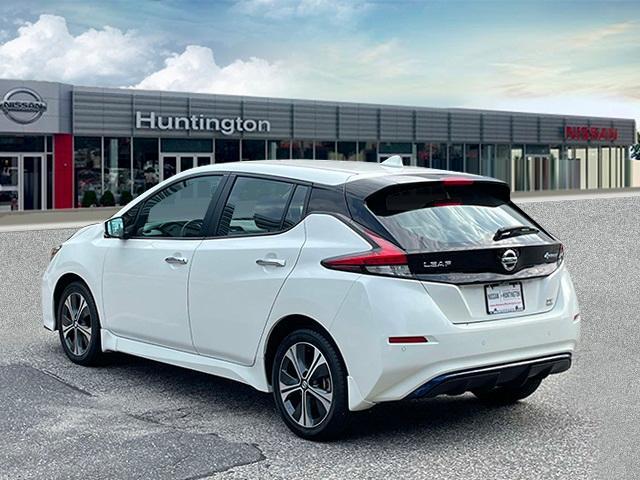Photo of 2022 White Nissan Leaf