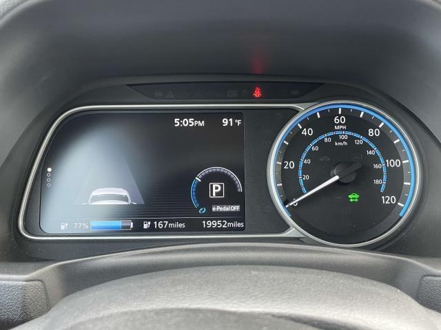 Photo of 2022 White Nissan Leaf