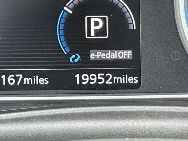 Photo of 2022 White Nissan Leaf
