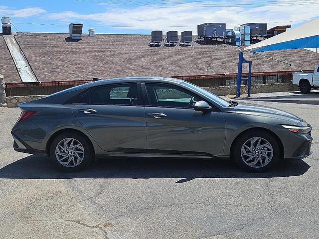 Photo of 2024 Amazon Gray Hyundai ELANTRA