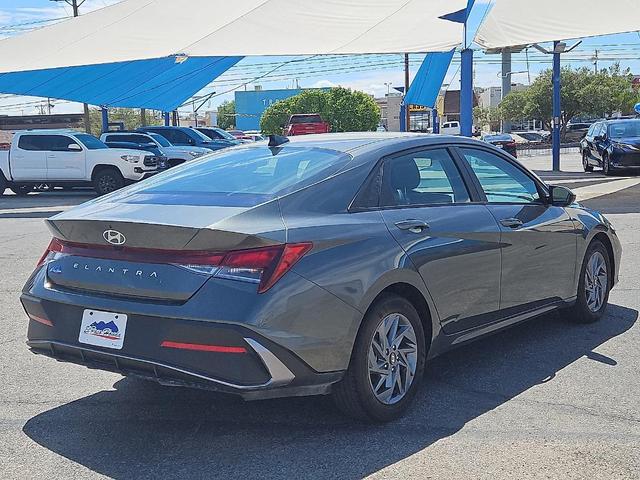 Photo of 2024 Amazon Gray Hyundai ELANTRA