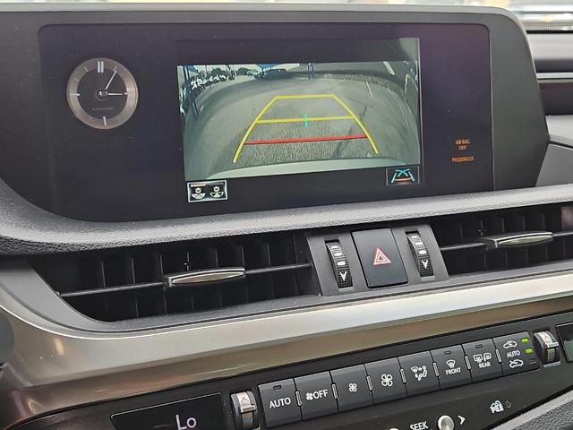Photo of 2021 Silver Lexus ES 300h