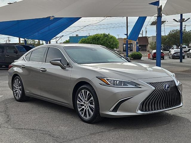 Photo of 2021 Silver Lexus ES 300h