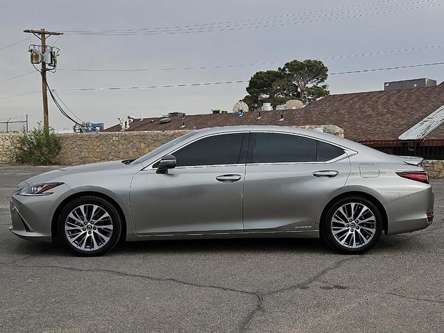 Photo of 2021 Silver Lexus ES 300h