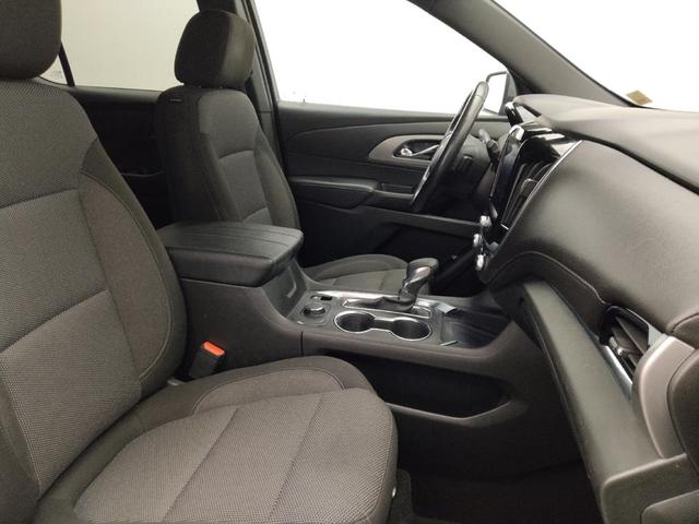 Photo of 2022 Silver Ice Metallic Chevrolet Traverse