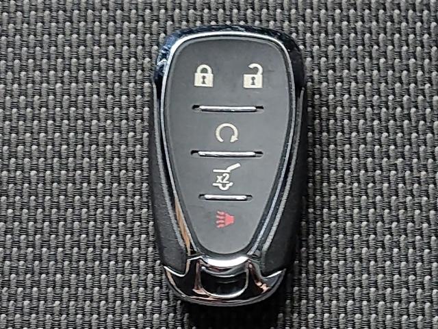 Photo of 2022 Silver Ice Metallic Chevrolet Traverse
