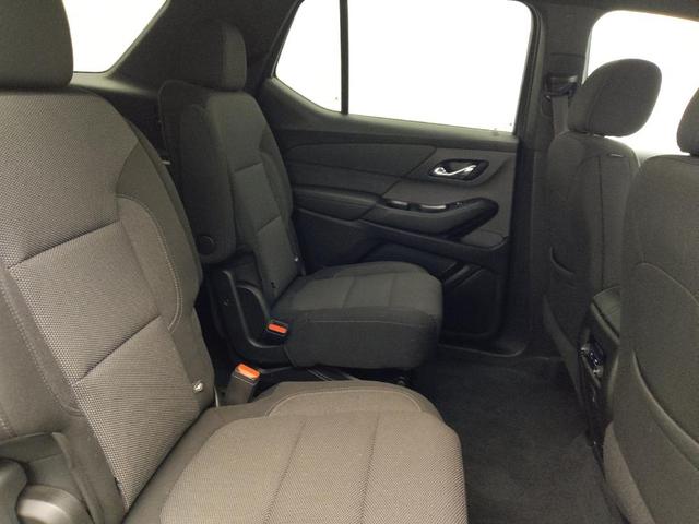 Photo of 2022 Silver Ice Metallic Chevrolet Traverse