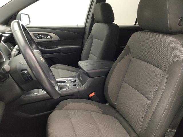 Photo of 2022 Silver Ice Metallic Chevrolet Traverse