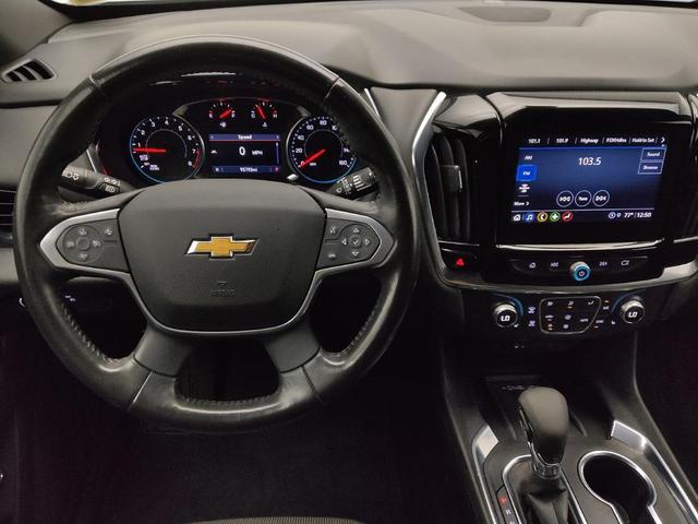 Photo of 2022 Silver Ice Metallic Chevrolet Traverse
