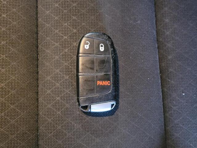 Photo of 2021 Diamond Black Crystal Pearlcoat Jeep Grand Cherokee