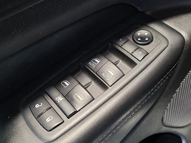 Photo of 2021 Diamond Black Crystal Pearlcoat Jeep Grand Cherokee