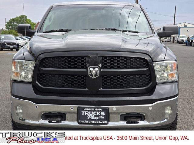 Photo of 2017 Brilliant Black Crystal Pearlcoat RAM 1500