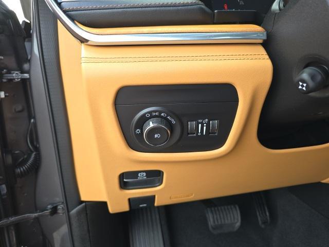 Photo of 2024 Baltic Gray Metallic Clearcoat Jeep Grand Cherokee L