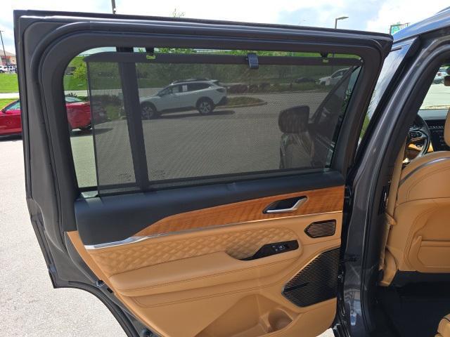 Photo of 2024 Baltic Gray Metallic Clearcoat Jeep Grand Cherokee L