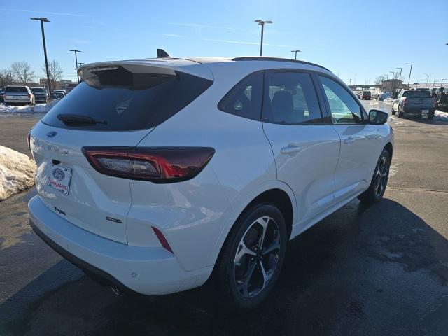 Photo of 2025 STAR WHITE METALLIC TRI-COAT Ford Escape