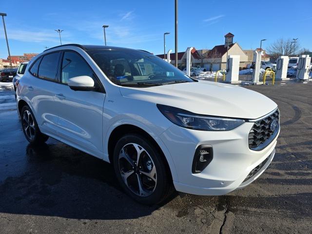 Photo of 2025 STAR WHITE METALLIC TRI-COAT Ford Escape