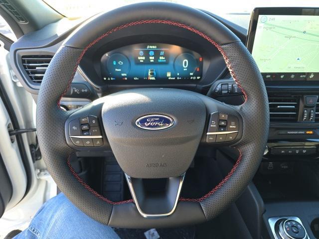 Photo of 2025 STAR WHITE METALLIC TRI-COAT Ford Escape
