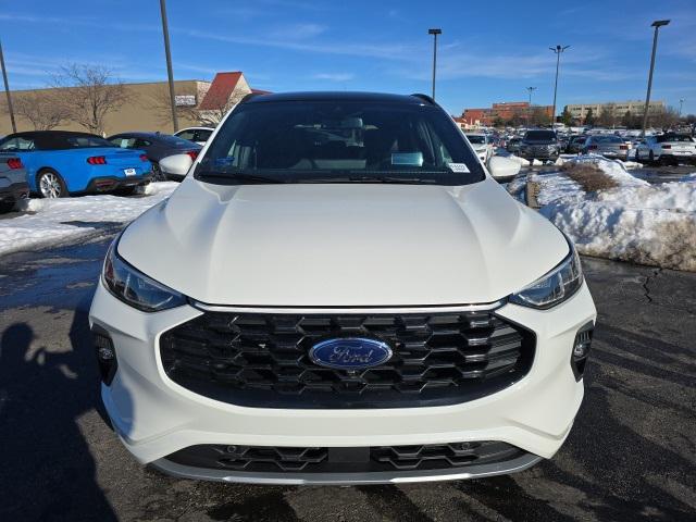 Photo of 2025 STAR WHITE METALLIC TRI-COAT Ford Escape