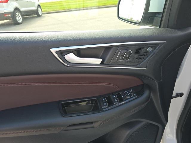 Photo of 2020 Star White Metallic Tri-Coat Ford Edge