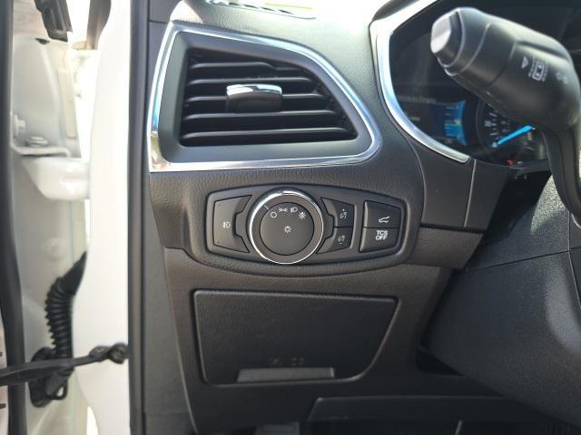 Photo of 2020 Star White Metallic Tri-Coat Ford Edge