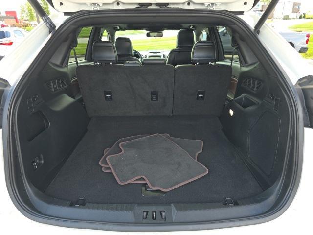Photo of 2020 Star White Metallic Tri-Coat Ford Edge