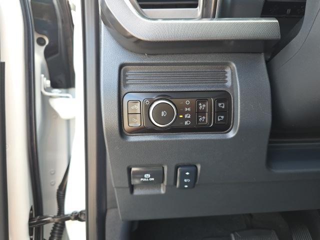 Photo of 2025 STAR WHITE Ford F-250