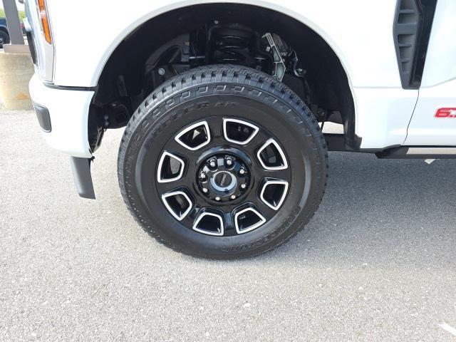 Photo of 2025 STAR WHITE Ford F-250