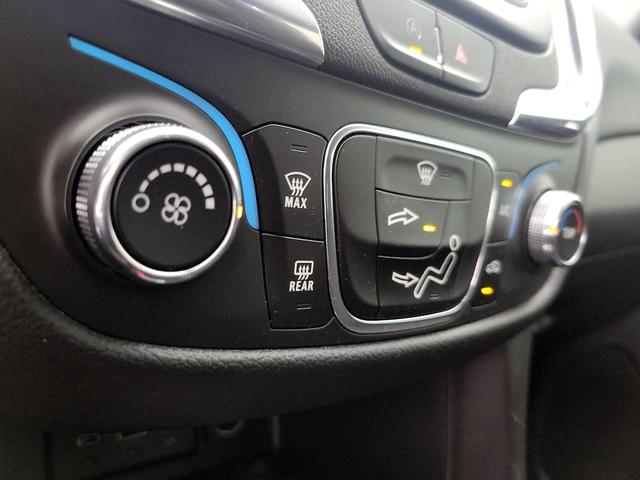 Photo of 2023 White Chevrolet Equinox