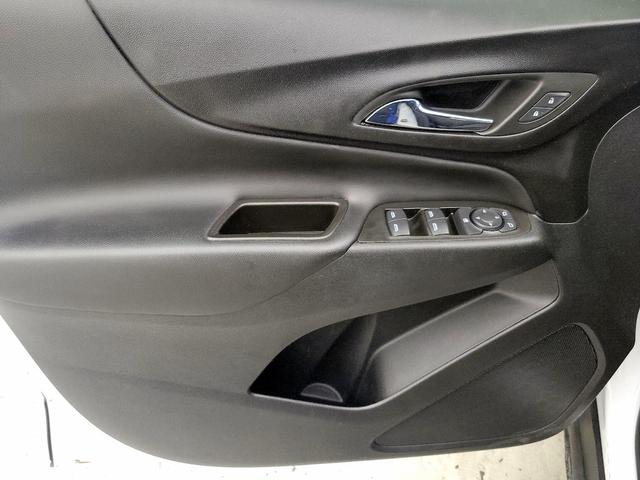 Photo of 2023 White Chevrolet Equinox