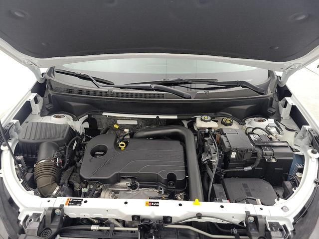 Photo of 2023 White Chevrolet Equinox