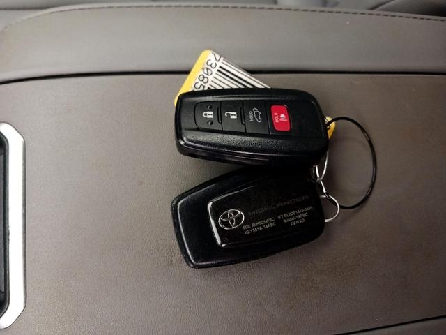 Photo of 2020 Red Toyota Highlander