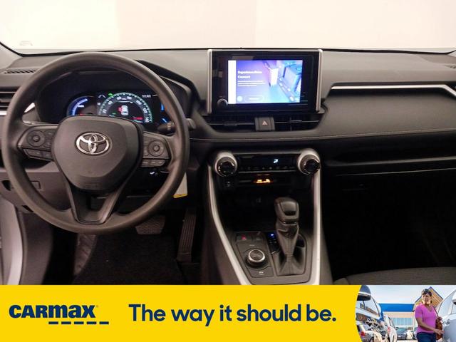 Photo of 2024 Silver Toyota RAV4 Hybrid