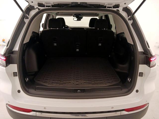 Photo of 2023 White Jeep Grand Cherokee
