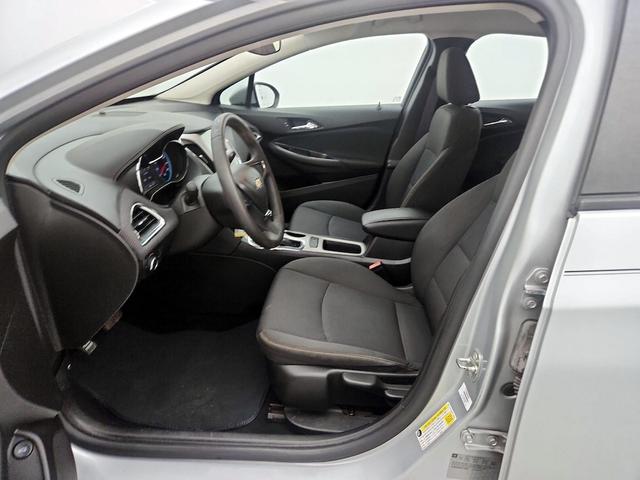 Photo of 2017 Silver Chevrolet Cruze