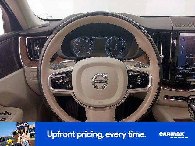 Photo of 2020 Black Volvo XC60