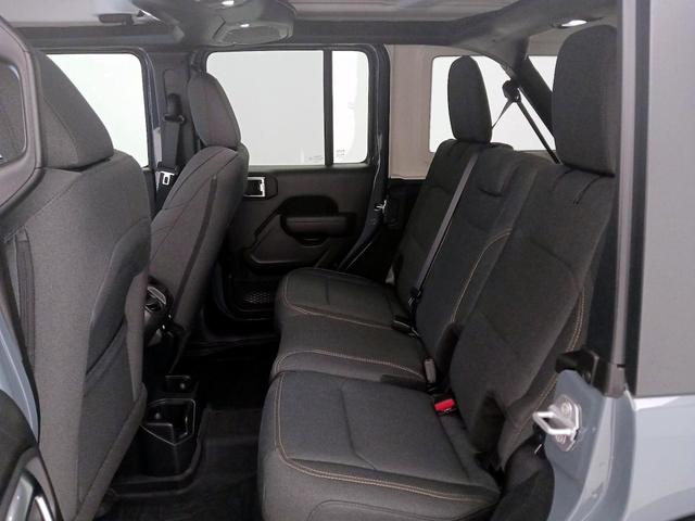 Photo of 2025 Gray Jeep Wrangler