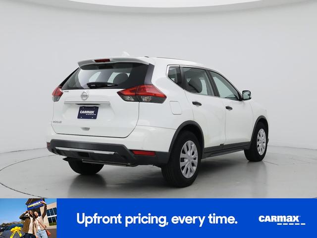 Photo of 2017 White Nissan Rogue